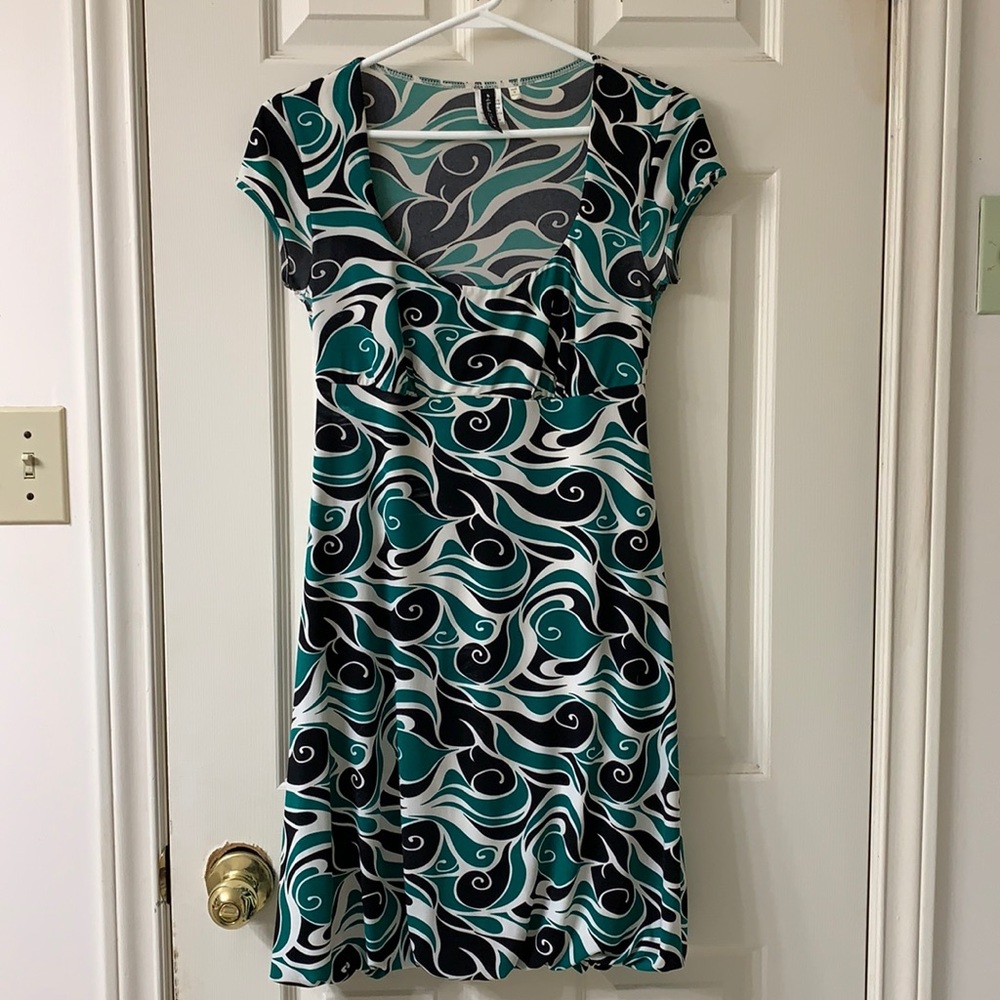 🌷3 for $25🌷Heart Soul, US S, Black White & Green Wave Print Cap Sleeve Dress